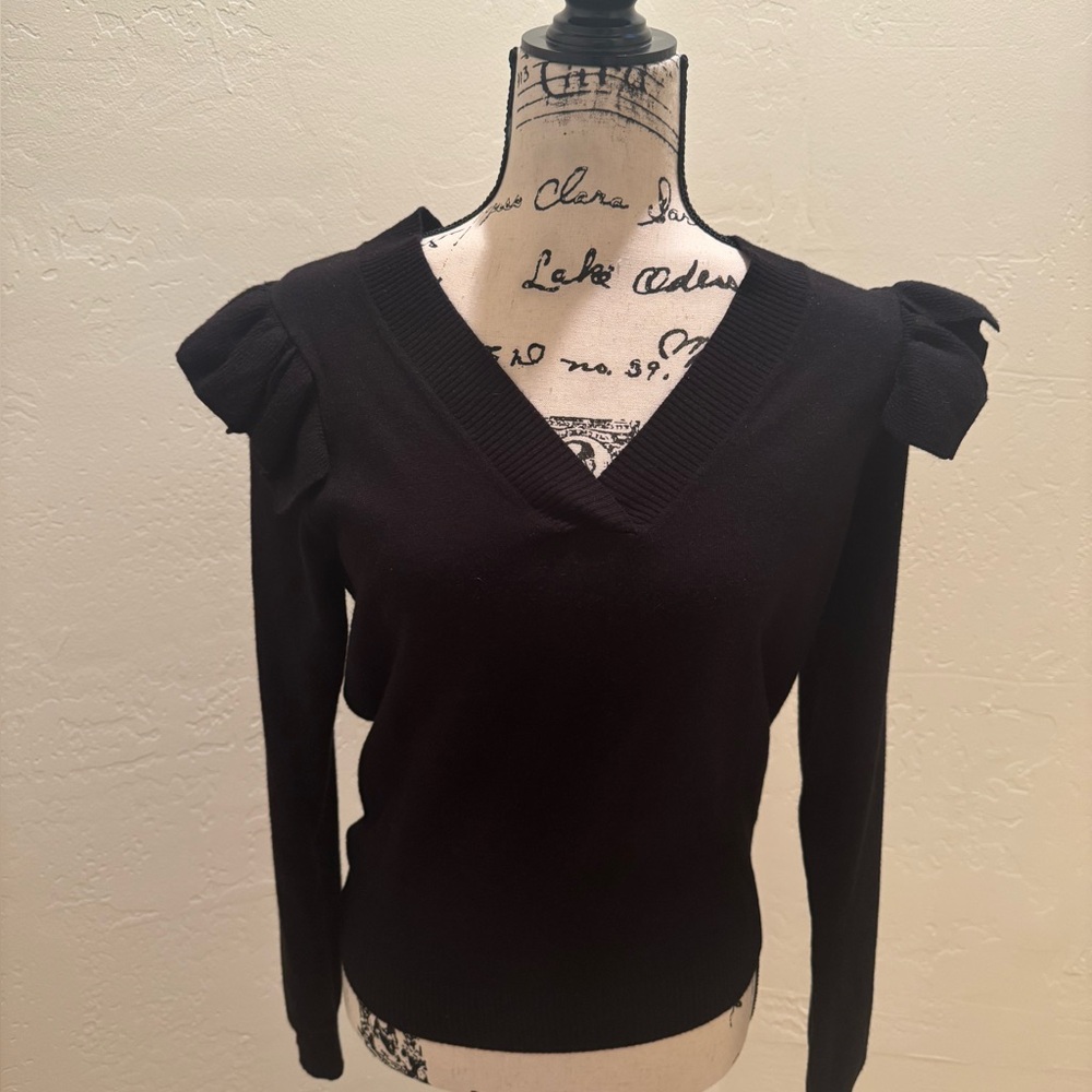 NWT Truth by Republic Black  Ruffled Shoulder Long Sleeve V-Neck Sweater - S